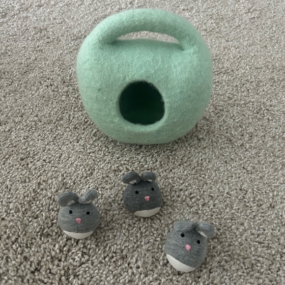 Lovevery Baby Bunny Rabbits  in a Mint Green Felt Burrow Nest with Handle - Picture 2 of 9